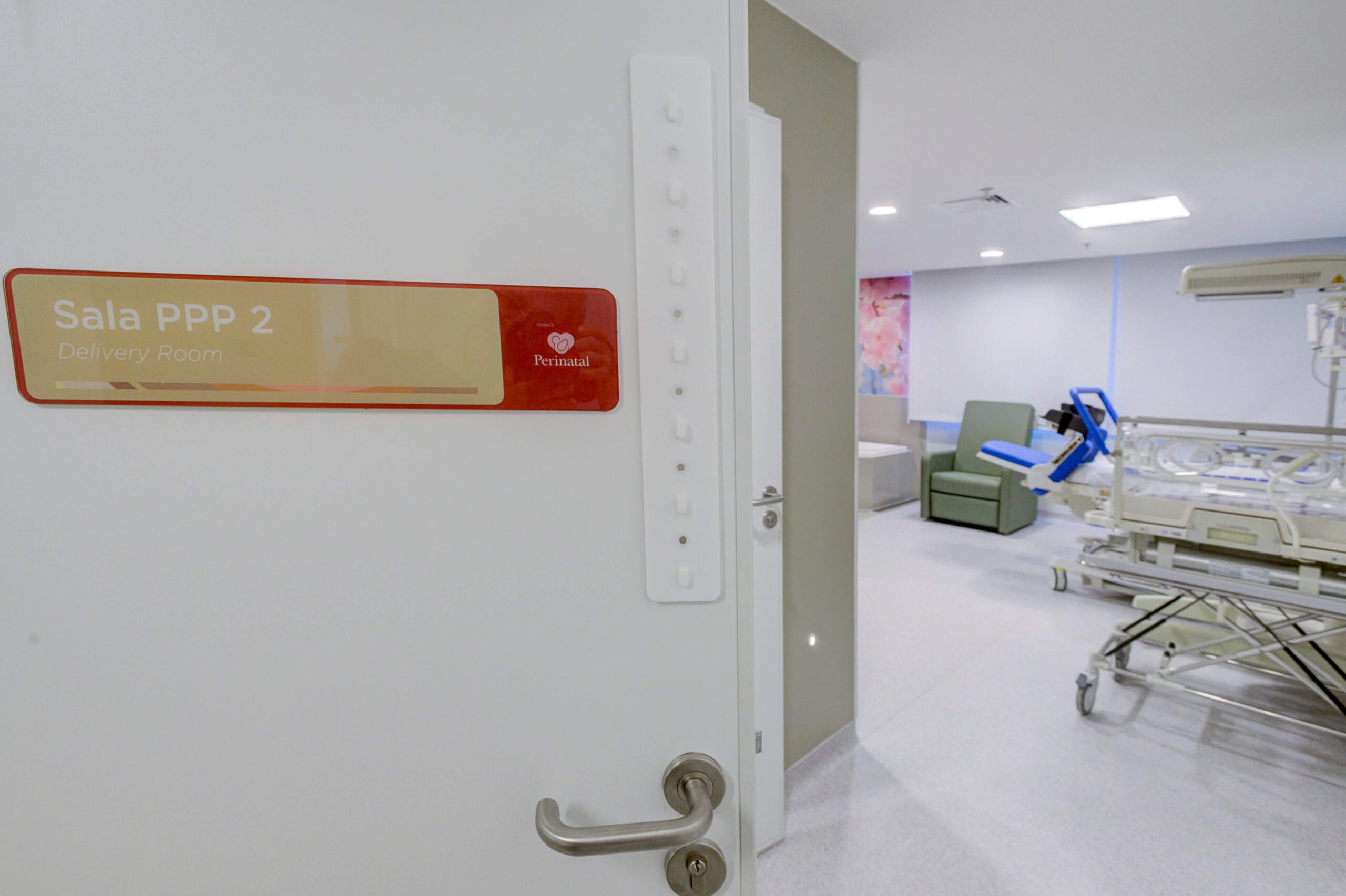 Sala de parto com banheira Maternidade Perinatal Macaé D'Or