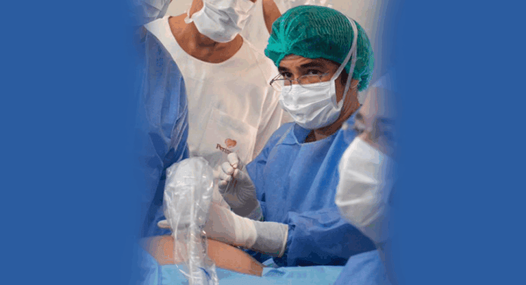 Equipe Médica na mesa de operação - Especialidade Cirurgia Fetal e Neonatal da Maternidade Perinatal