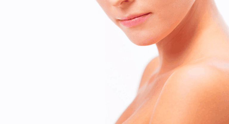 Imagem do pescoço e colo de uma mulher representando a Cirurgia Plástica da Perinaral