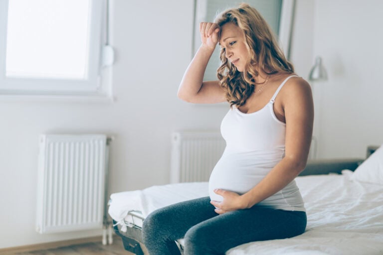Portrait,Of,Pregnant,Woman,Suffering,From,Headache